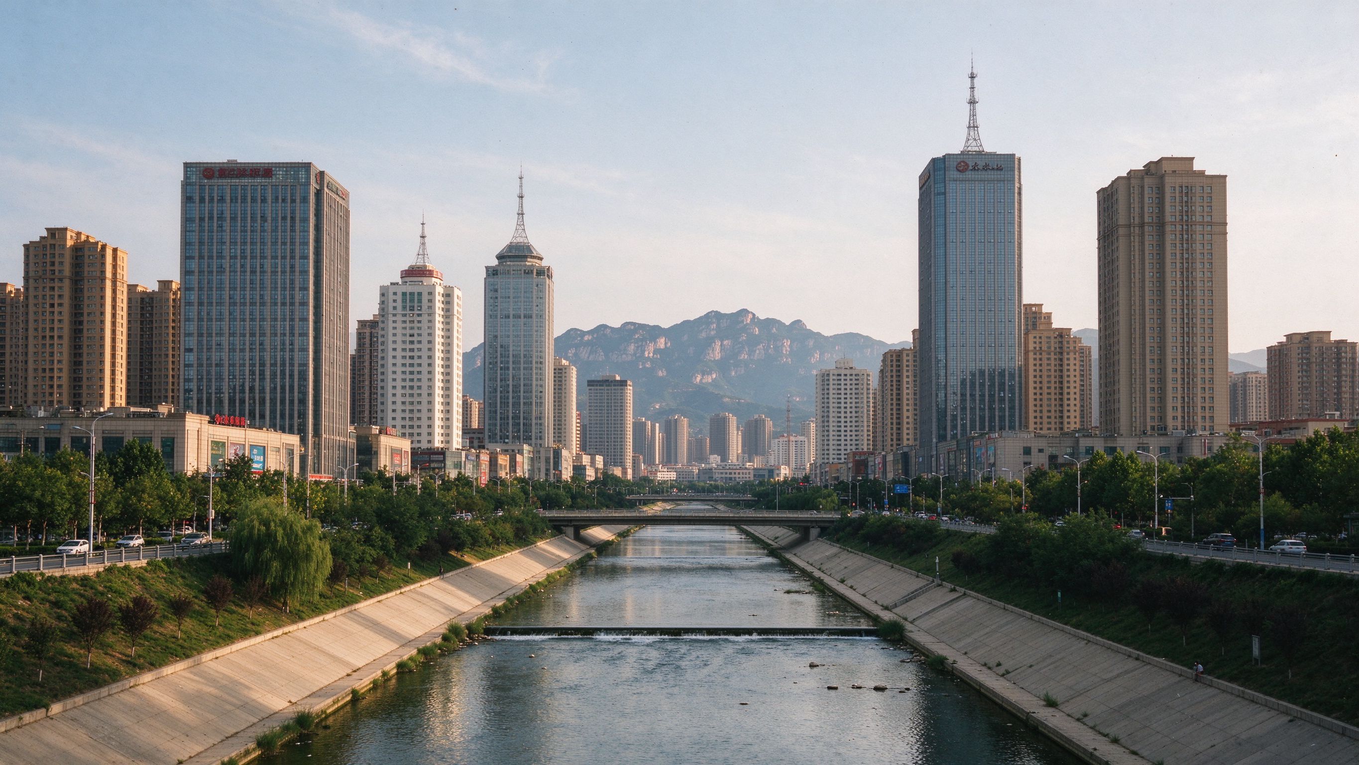 焦作城市建筑与太行山远景